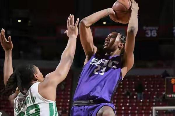 湖人球员身高多少？聊聊紫金军团那些长人和小个